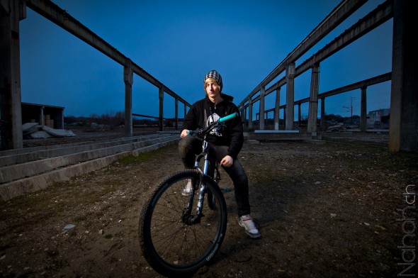 Bike-3 Portrait extérieur au très grand angle avec un simple flash